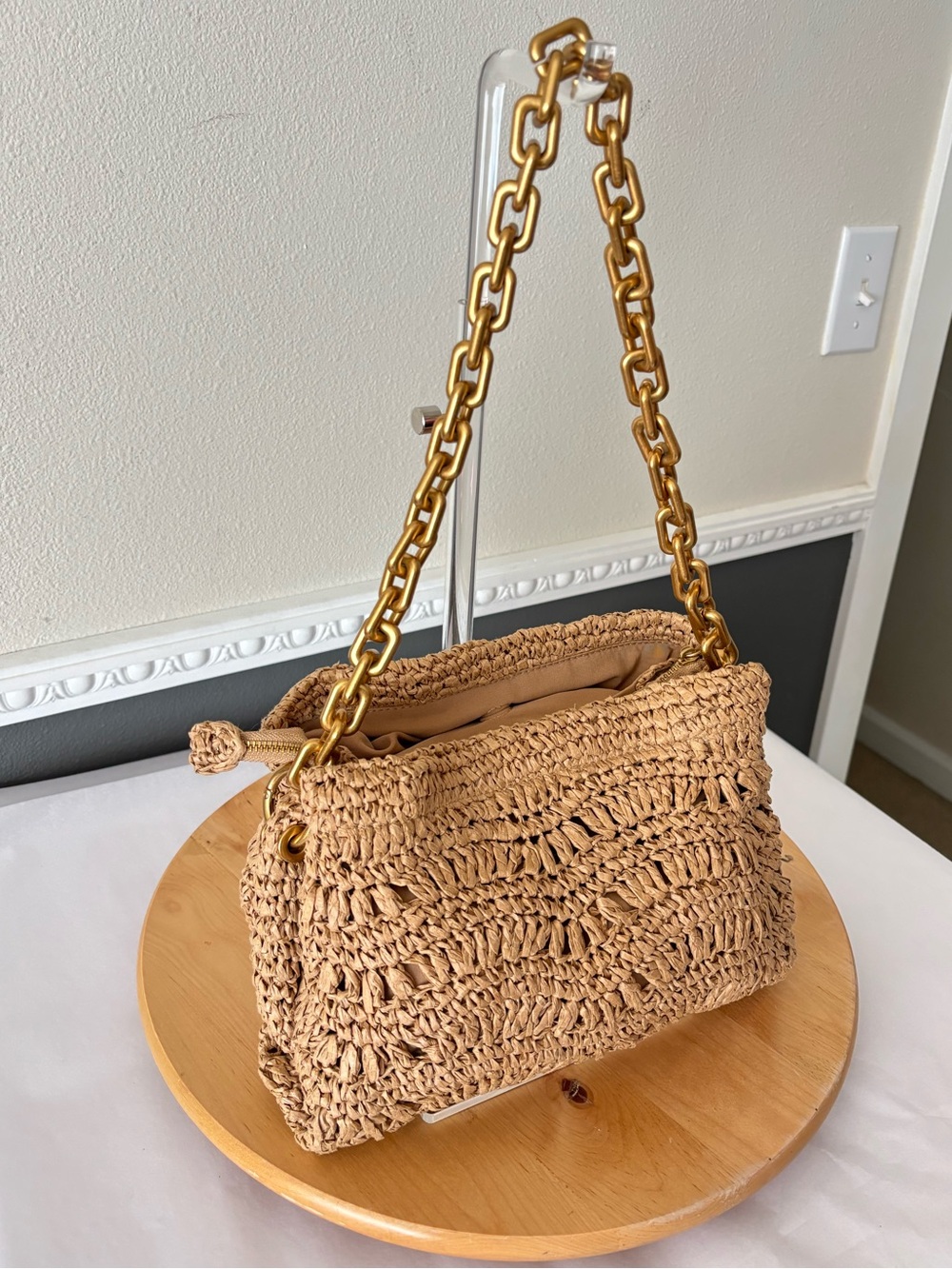 NWOT ZARA Woven Tan Straw Summer Shoulder Bag with Heavy Gold Chain - Picture 3 of 7